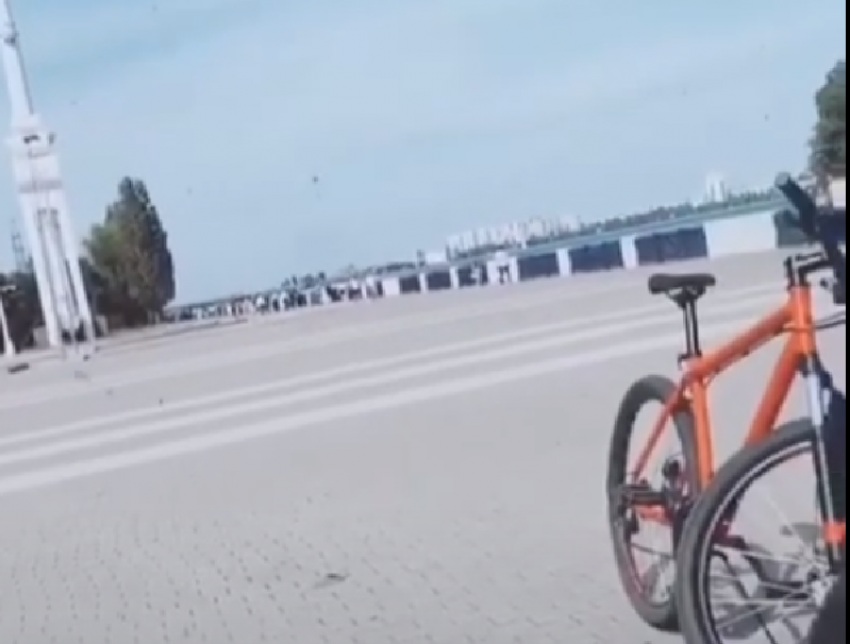 На существенный минус воронежской инфраструктуры указала велосипедистка 