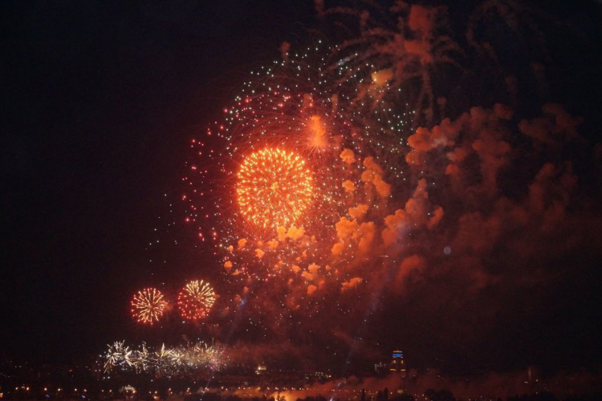 Салют на День города Воронежа в 2015 году вызвал у зрителей небывалый восторг