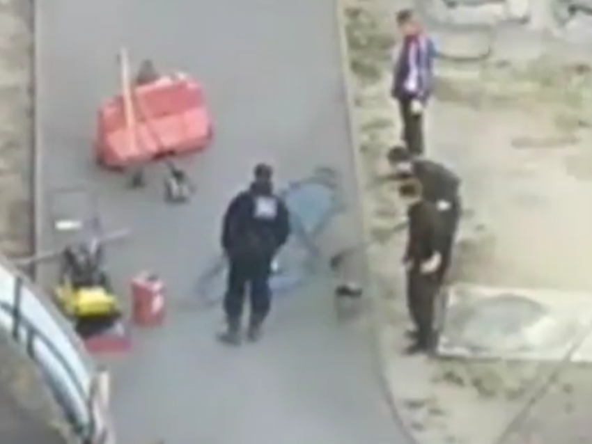 Комичную «имитацию нового асфальта» объяснили в мэрии Воронежа 