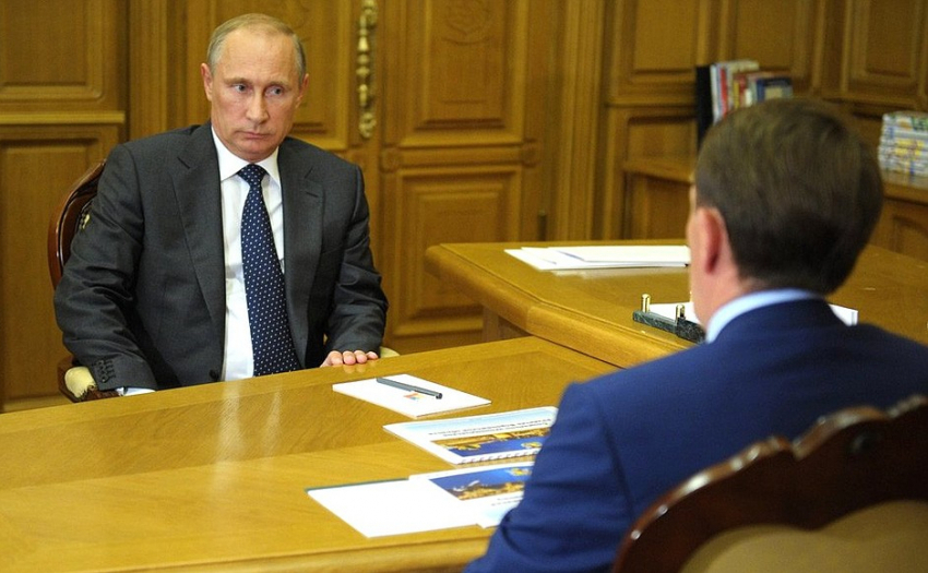 Президент Владимир Путин 12 лет назад эпично приземлился на вертолете в центре Воронежа