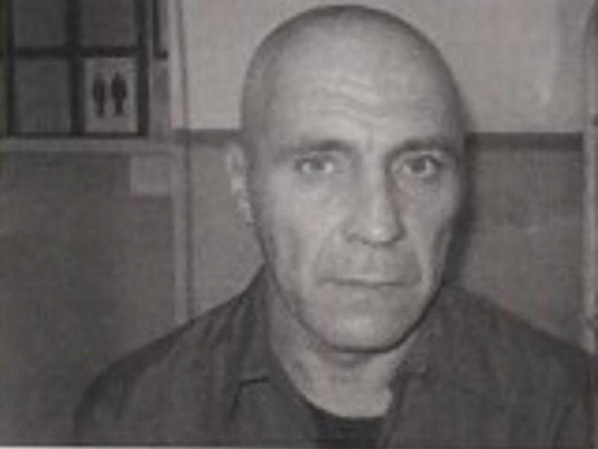 Сбежавшего из воронежской колонии рецидивиста нашли на остановке