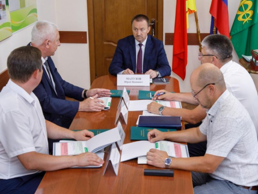 Председатель Воронежской облдумы Юрий Матузов обсудил перспективы модернизации систем водоснабжения в Бутурлиновском районе