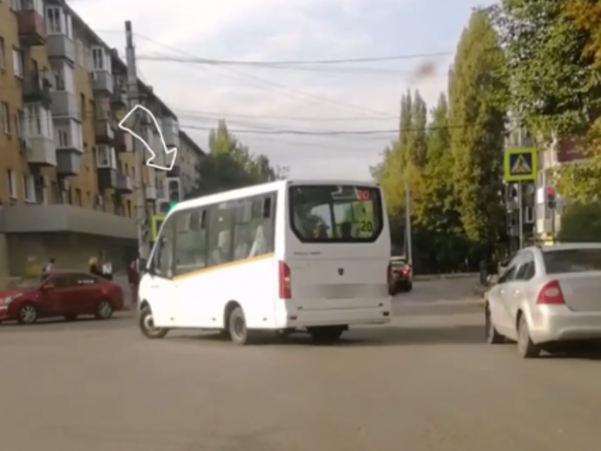 Маршрутчика-бунтаря сдали полицейским в Воронеже 