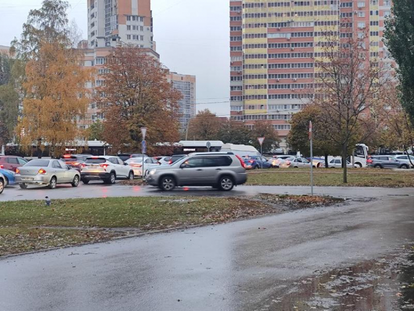 Нужно больше дублёров: Московский проспект намертво встал в Воронеже