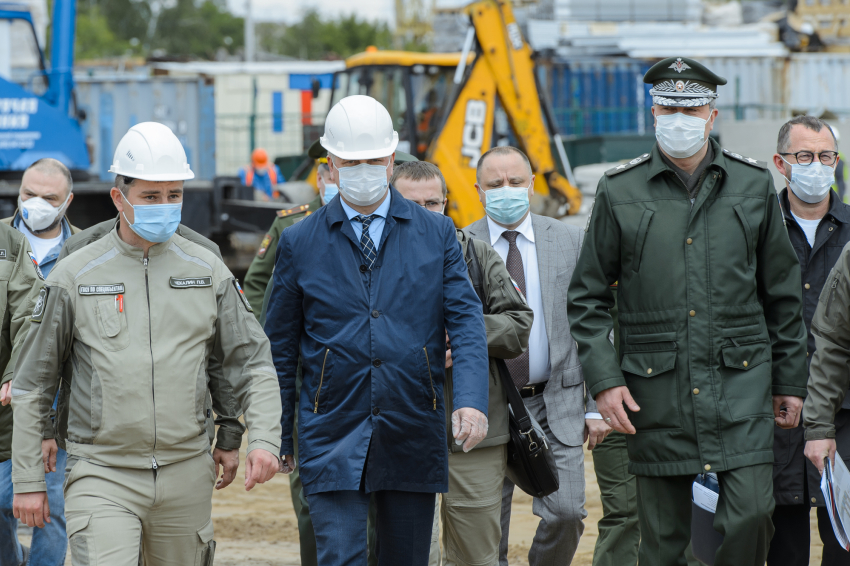  Строительство инфекционной больницы в Воронеже проверил замминистра обороны РФ