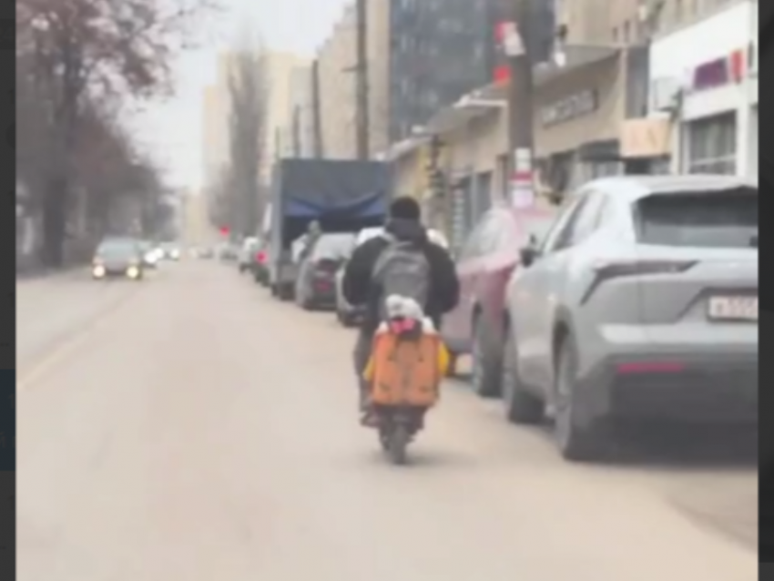 Шокирующее видео перевозки ребенка появилось в Воронеже