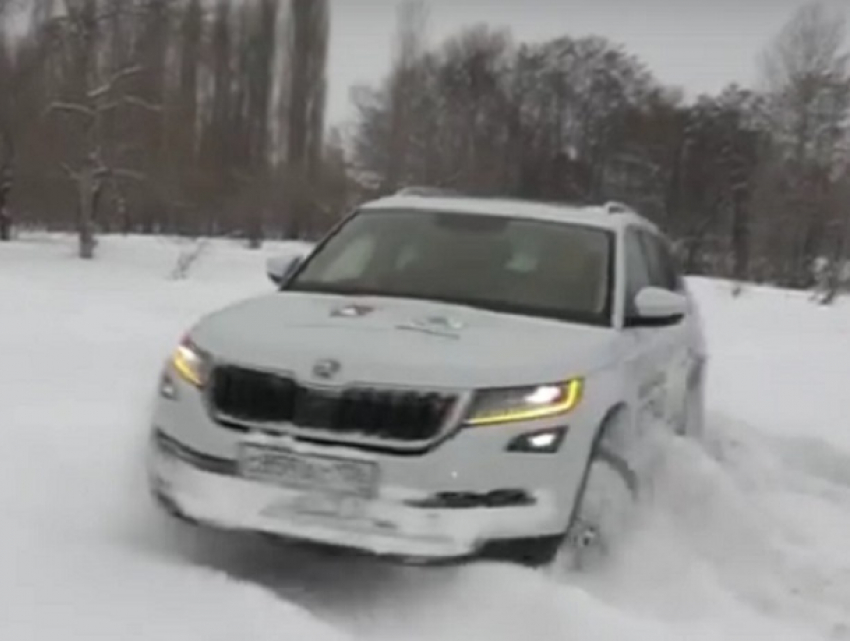 Возможности SKODA KODIAQ и Haval H6 показали на заснеженной дороге в Воронеже  