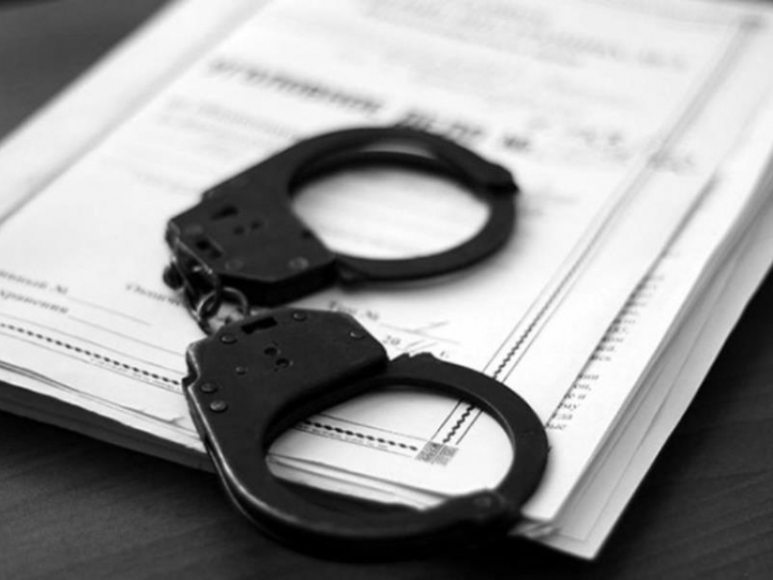 На воронежца напали с битой в собственной квартире