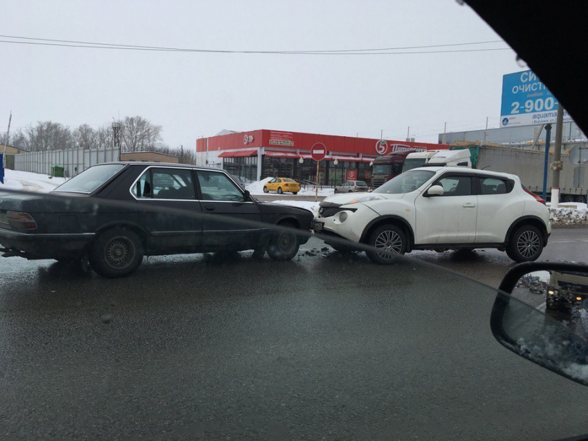 В легком ДТП под Воронежем погиб водитель BMW