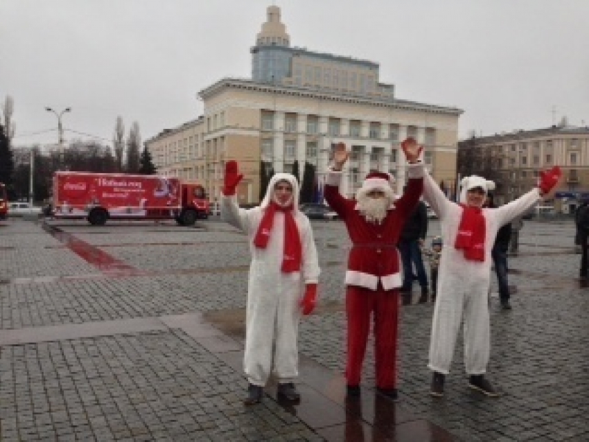 В Воронеж приехали светящиеся фургоны