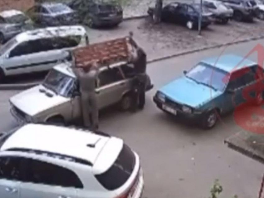 Очень необычная кража попала на видео в Воронеже