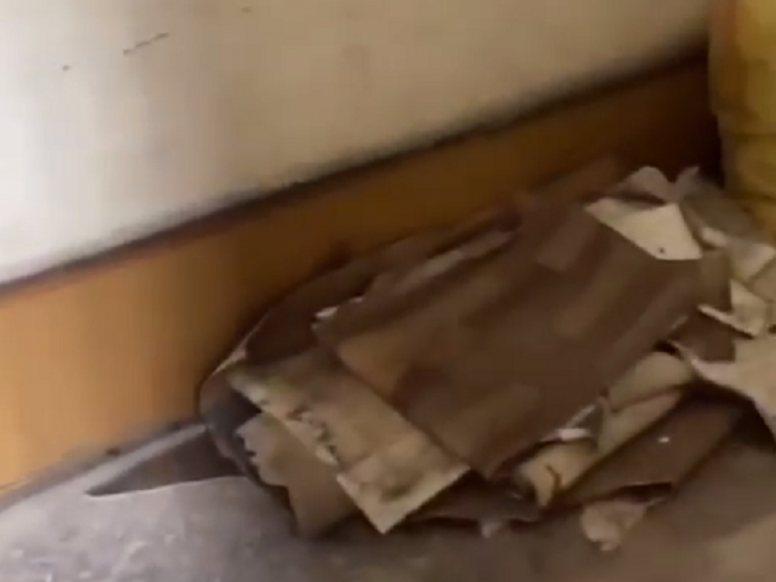 «Здесь у нас бомжи, походу, спят»: киберпанк и постапокалипсис на «Почте России» показал житель Воронежа