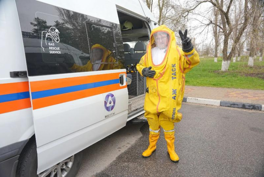 Костюмы химзащиты, дозиметры, гидравлические ножницы: в Нововоронеже дети побывали в роли спасателей и пожарных