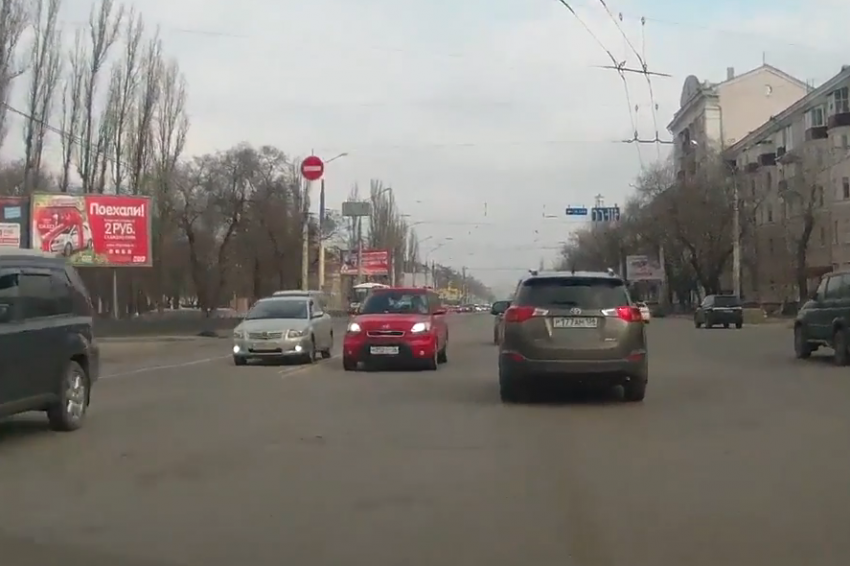 Блондинку-автомобилистку на розовой «Киа» оштрафовали в Воронеже 