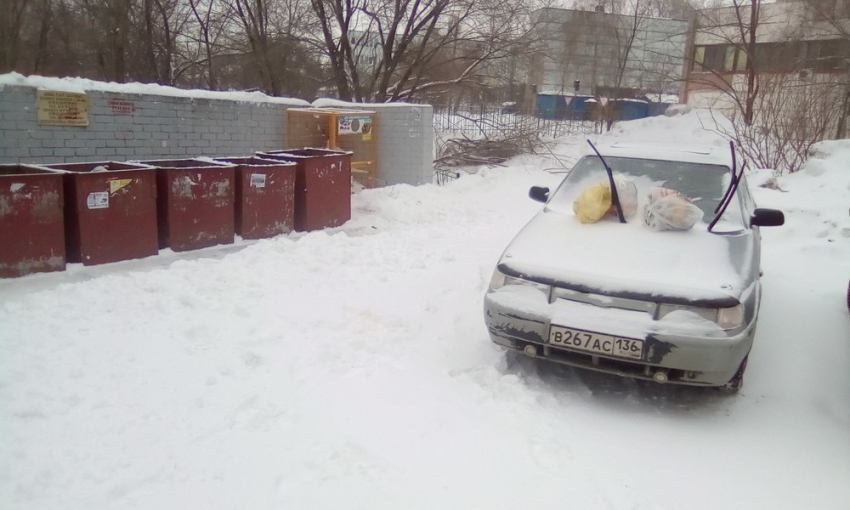 Жители улицы 9 Января в Воронеже отомстили водителю из-за ничего