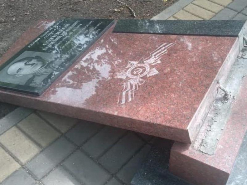 Бастрыкин заинтересовался делом об осквернении мемориального комплекса в Воронежской области