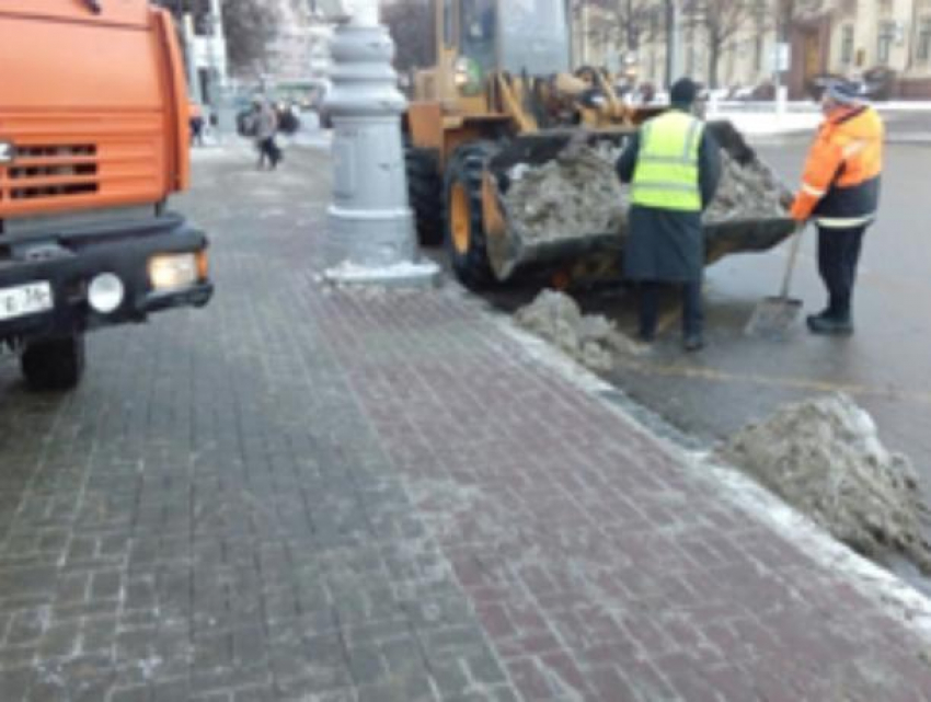 В мэрии рассказали, сколько техники убирало Воронеж ночью