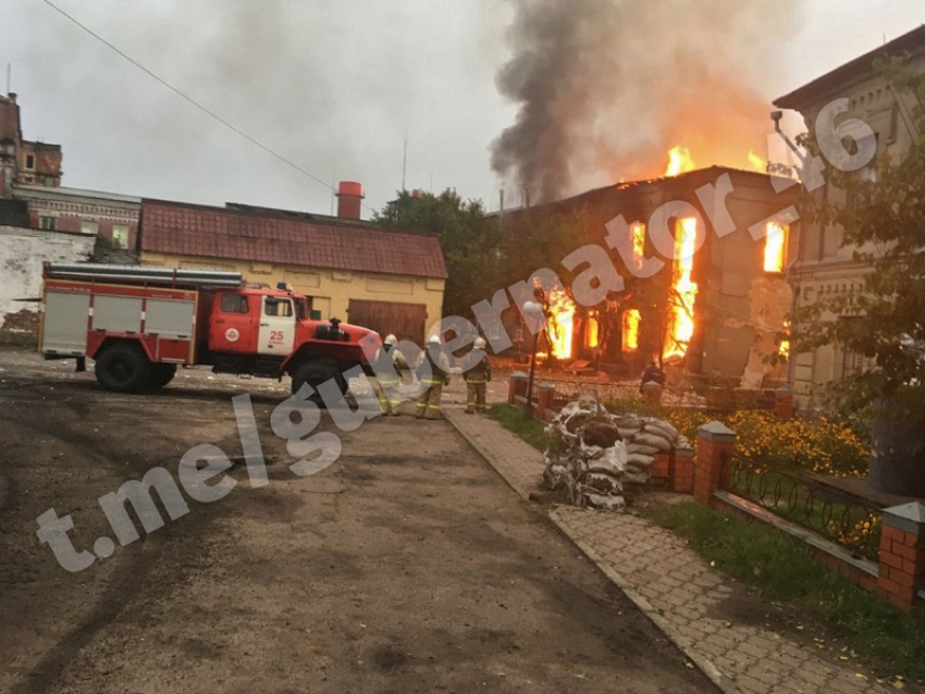 Опубликованы фото последствий мощного обстрела села в Курской области