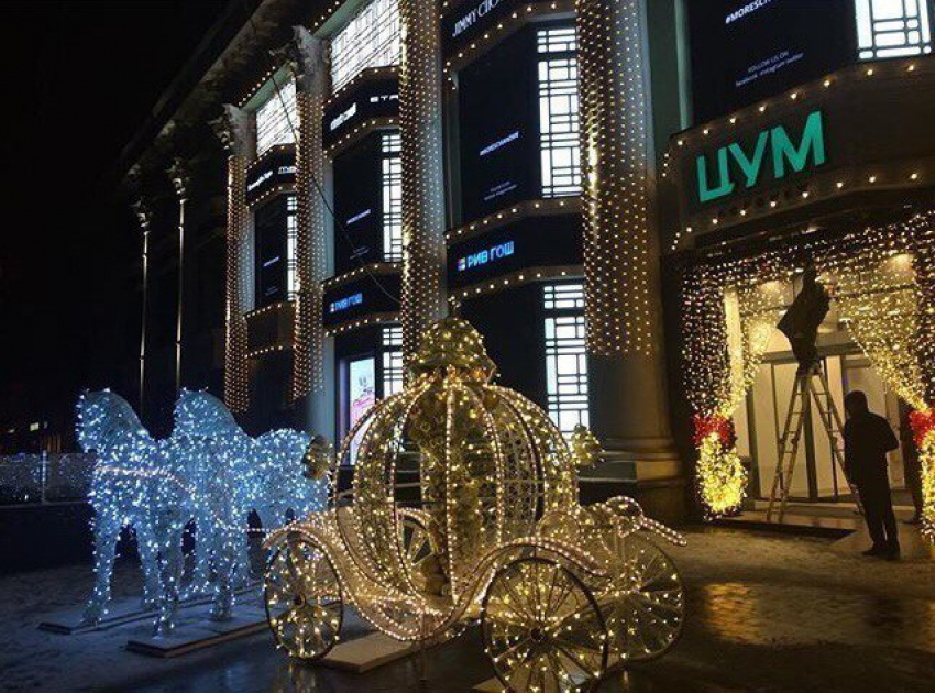 В центре Воронежа появилась потрясающая новогодняя скульптура