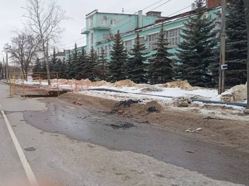 Водоканал заменит 300 метров коллектора, который «поглотил» автомобили в Воронеже