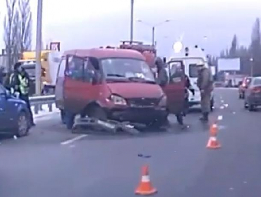 В Воронеже последствия серьезного ДТП с пострадавшими сняли на видео