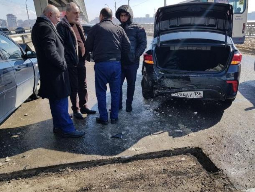 Воронежцы сказали «спасибо» дорожникам за жесткую аварию на Северном мосту
