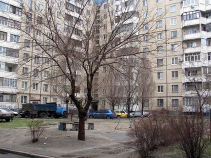 В Воронеже из-за недобросовестных подрядчиков и плохой погоды отложен ремонт дворов