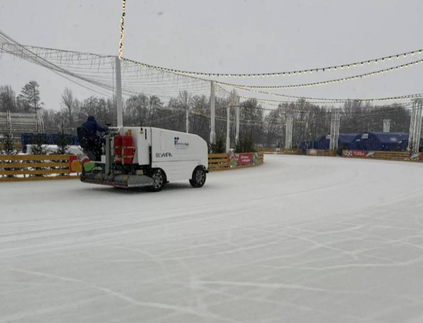Каток на Адмиралтейской площади в Воронеже готов принимать гостей