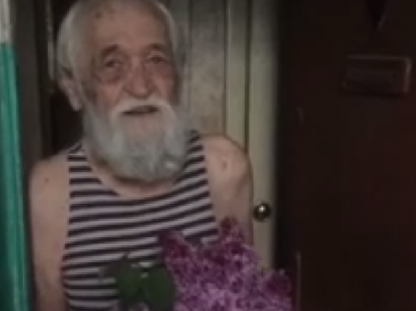 100-летний ветеран Великой Отечественной войны трепетно исполнил песню в Воронеже