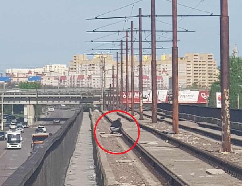 Неизвестный пытался разобрать рельсы на Северном мосту в Воронеже 