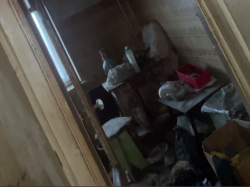 Запах мочи и мусора: самую мерзкую квартиру обнаружили в Воронеже