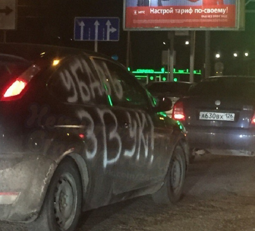В Воронеже любителю громкой музыки изуродовали внедорожник