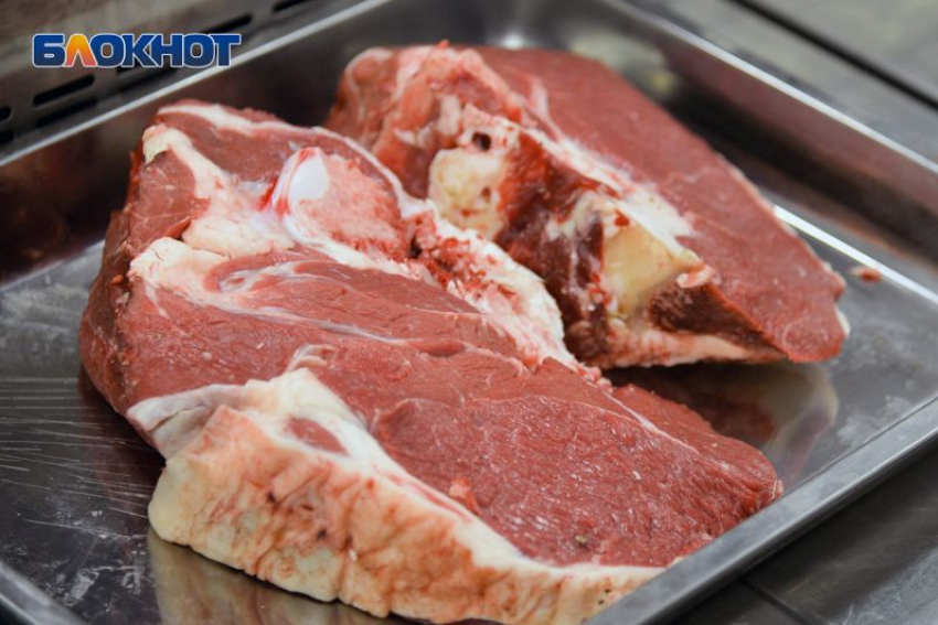 Сетевой гипермаркет наказали на 100 тыс рублей за неправильное хранение мяса в Воронеже