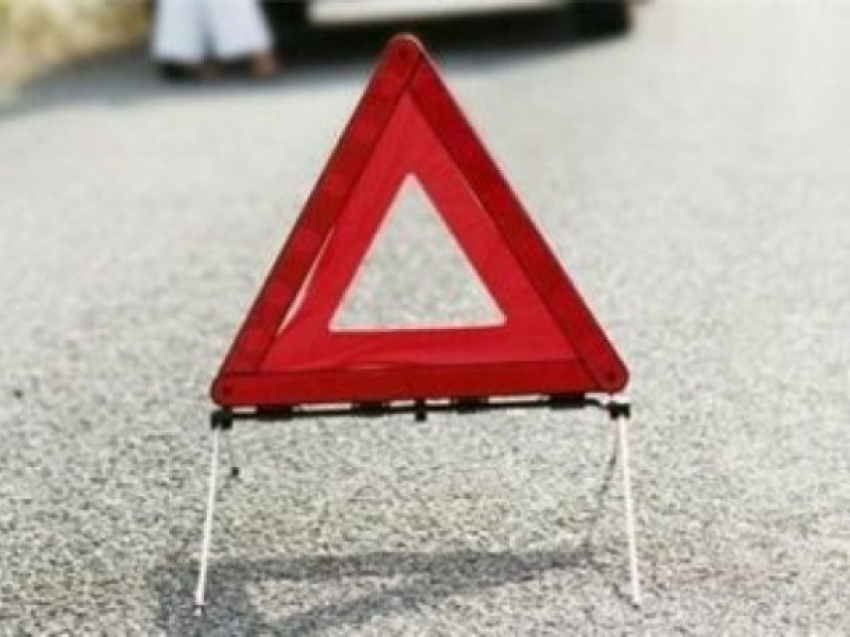 ДТП в Воронежской области:  «ВАЗ» улетел в кювет, погибла женщина