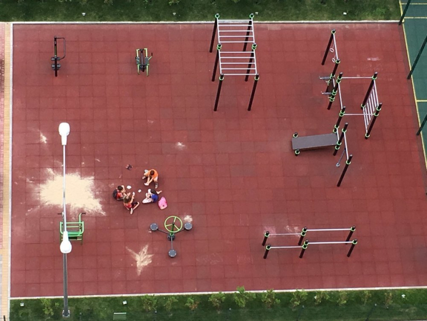 Воронежцы ополчились против «яжематерей", позволяющих детям мусорить в элитном районе