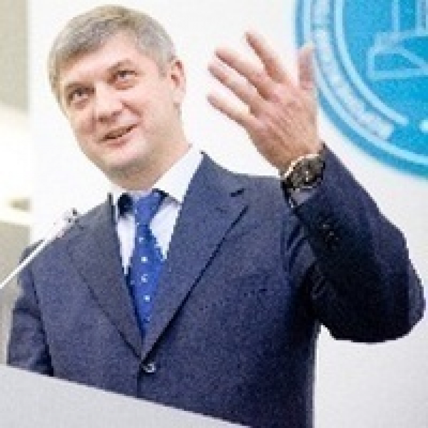 Александр Гусев стал беднее, его супруга  - богаче