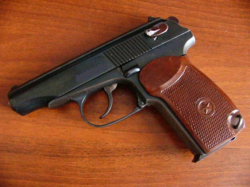 Жительница Воронежа выстрелила себе в колено из пистолета