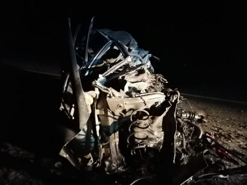 Последствия смертельного столкновения фуры и Lada Granta показали в Воронежской области 