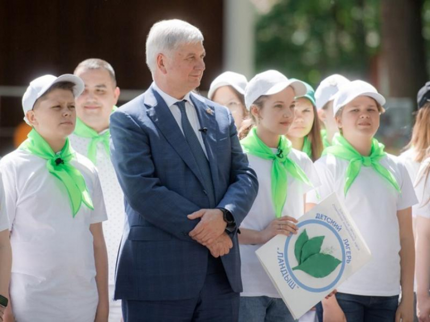 Баснословные миллионы потратили на отдых детей в воронежских лагерях