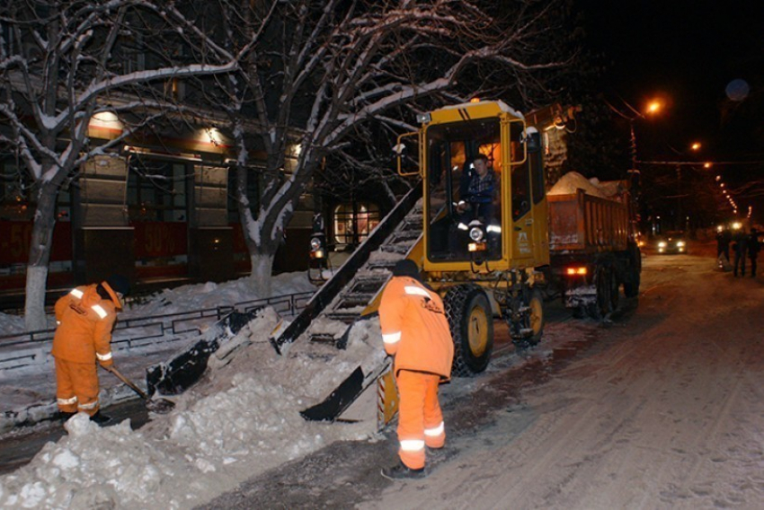 Масштабная уборка снега с улиц Воронежа пройдет в ночь после эстафеты Олимпийского огня