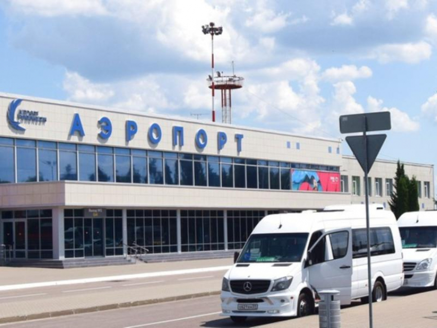 Цену платной парковки у аэропорта в Воронеже признали завышенной на 150 рублей