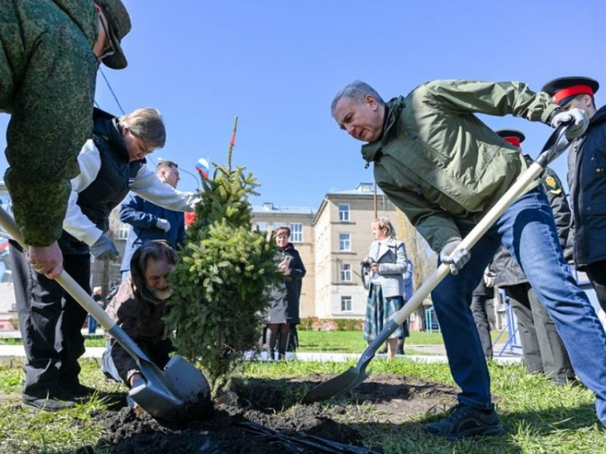 У Михайловского кадетского корпуса появилась Аллея героев 