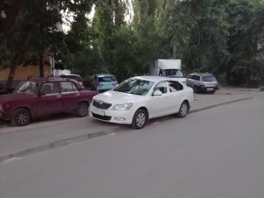 Пакостную парковку гостя из Краснодара показали в Воронеже