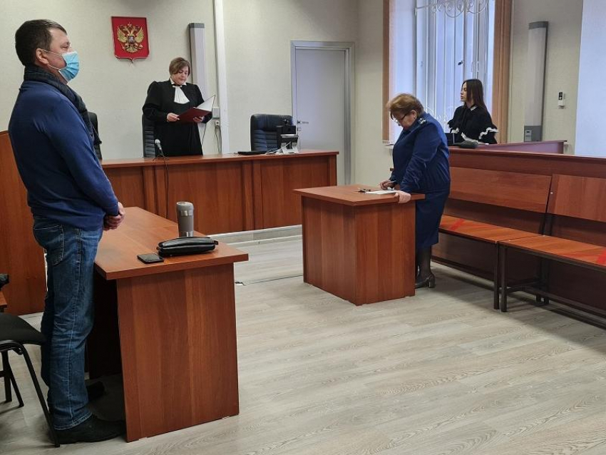 Экс-сотрудника воронежской прокуратуры Авдеева отправили в колонию на 7 лет за взятку