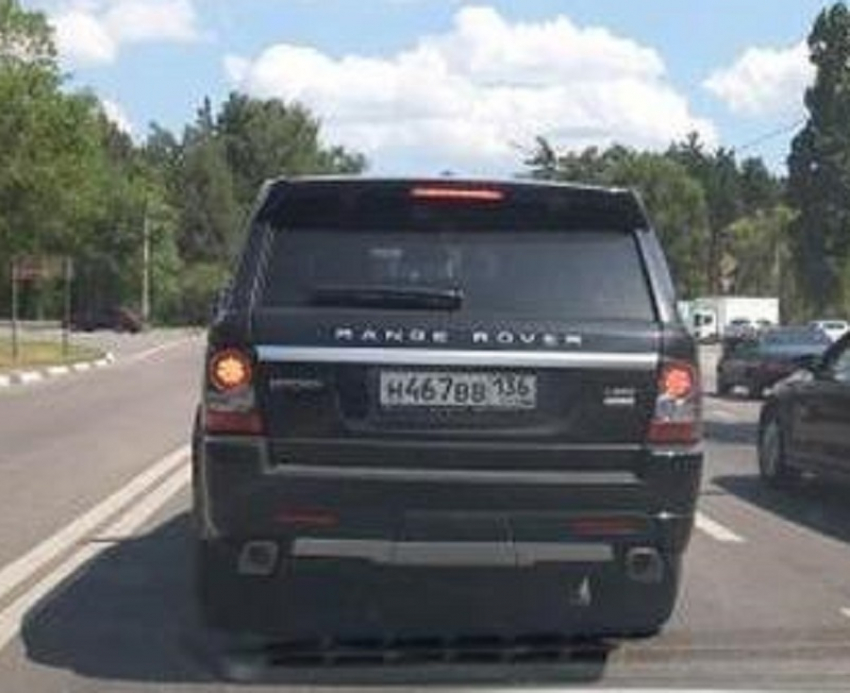 Ультра вызывающее вождение Range Rover сняли на видео в Воронеже 