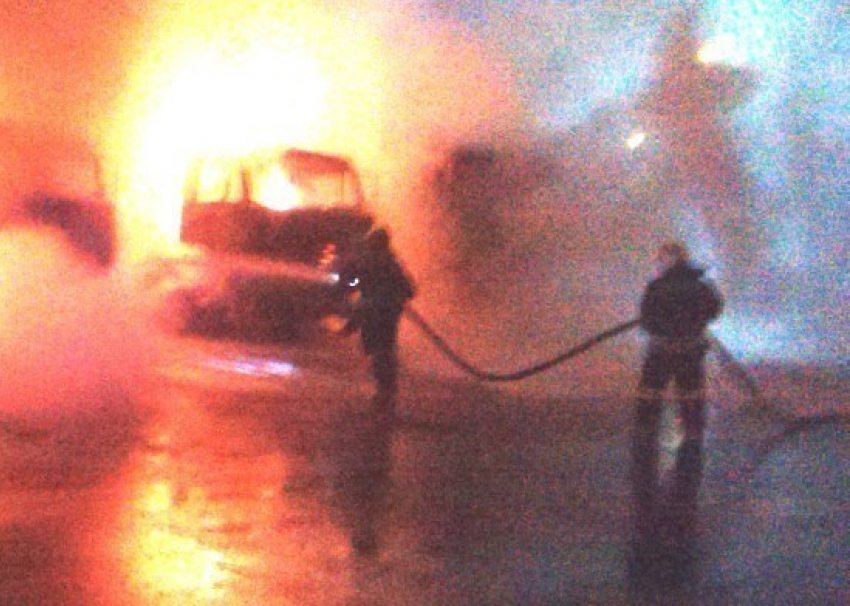 Четыре грузовика сгорели на улице Матросова в Воронеже