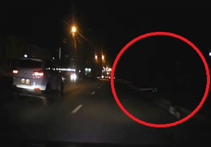 Главная опасность для водителей ночью попала на видео в Воронеже