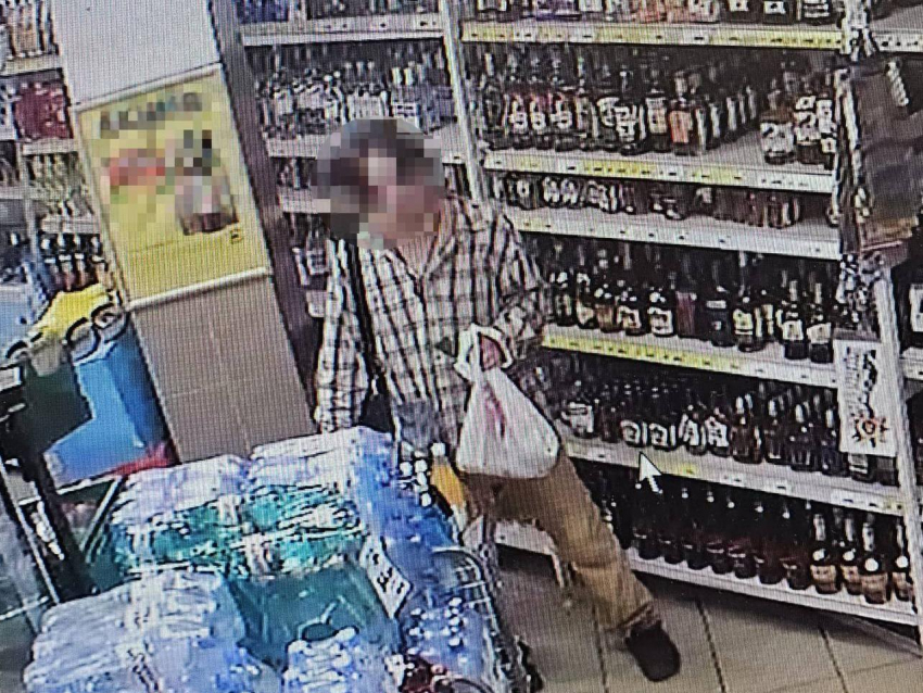 «Похлопал по спине и пытался увести с собой»: воронежцев предупредили о странном поведении мужчины