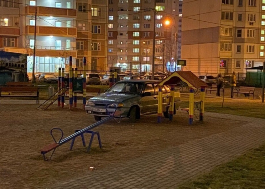 Лучшее место для парковки придумал ненавистник детей в Воронеже