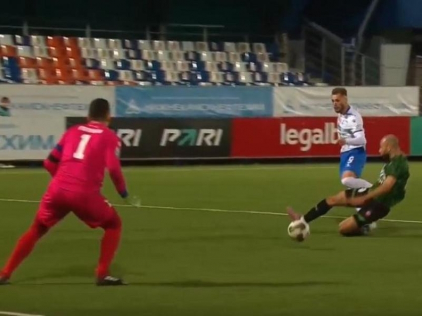 Воронежский «Факел» обыграл «Нефтехимик» в перенесённом матче в Нижнекамске